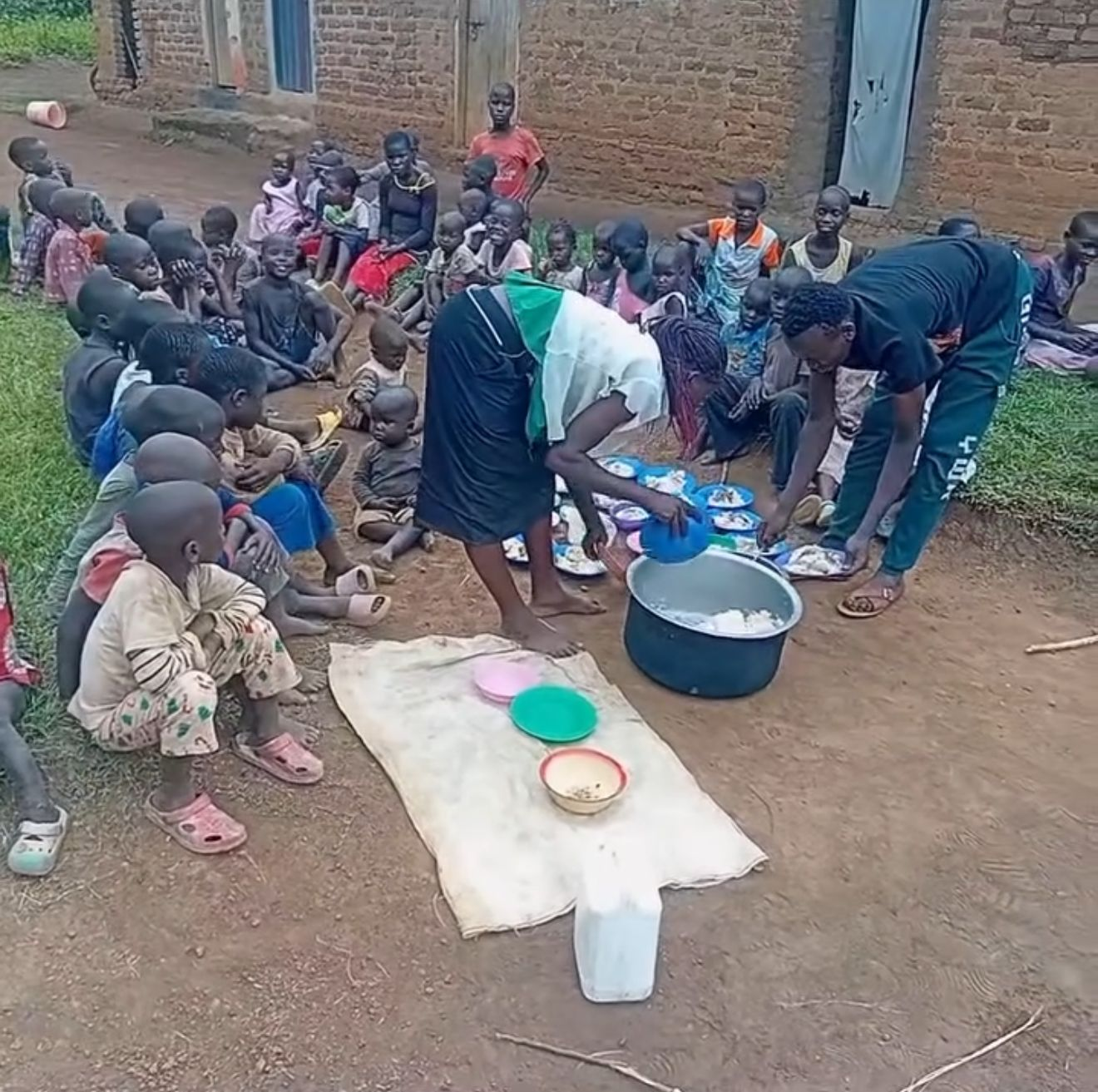 Distribuição de alimentos do Projeto Zuzu